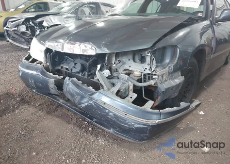 1998 Lincoln Town Car Signature из США, поврежденный, VIN 1LNFM82W8WY716830